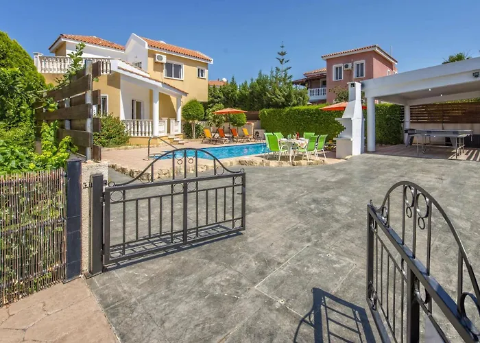 Magnolia By * Pégeia